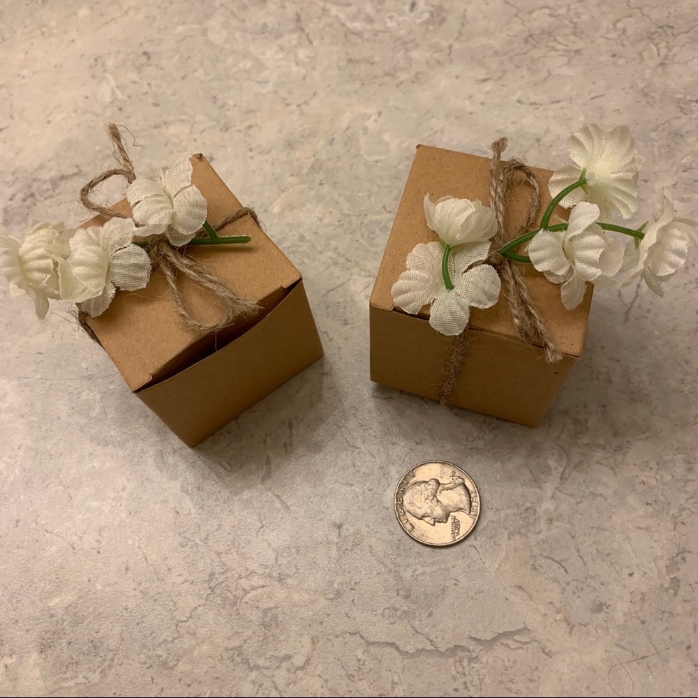 Free item: gift boxes